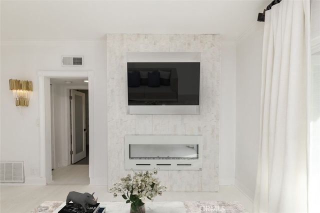 1228 N La Cienega 106, West Hollywood, CA 90069