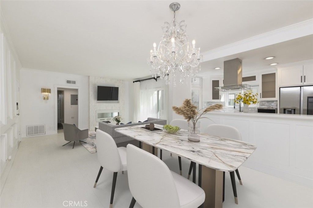 1228 N La Cienega 106, West Hollywood, CA 90069