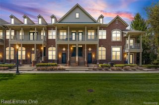 160 Sandy Lane, Walled Lake, MI 48390