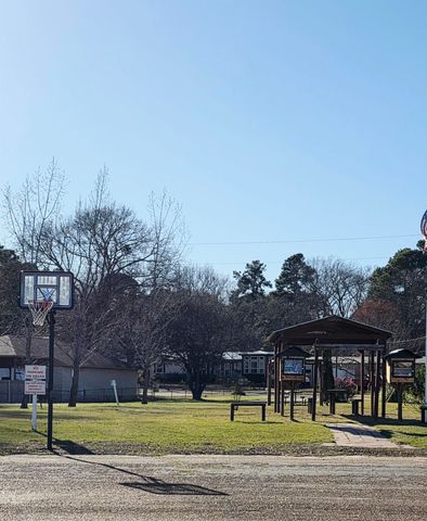 20989 Renee Dr., Chandler, TX 75758