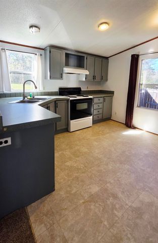 20989 Renee Dr., Chandler, TX 75758