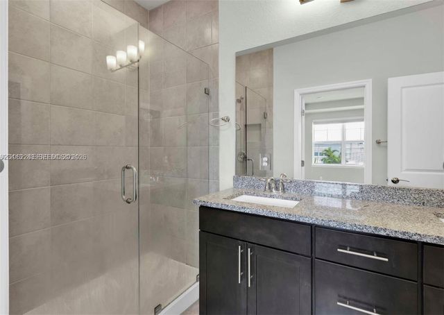 1240 Eucalyptus Dr 2, Hollywood, FL 33021
