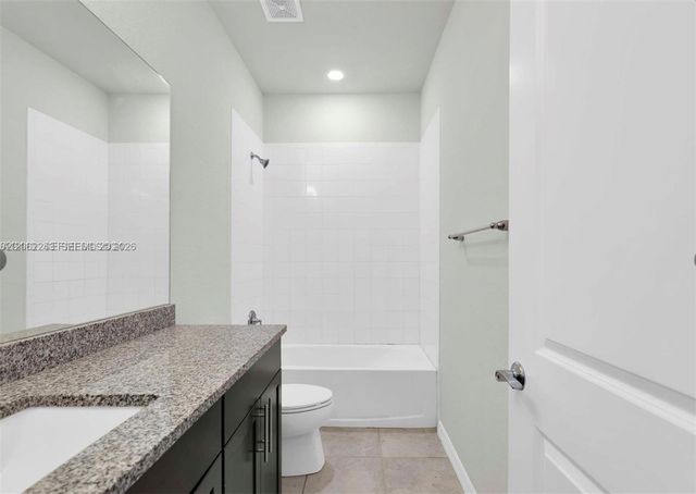 1240 Eucalyptus Dr 2, Hollywood, FL 33021