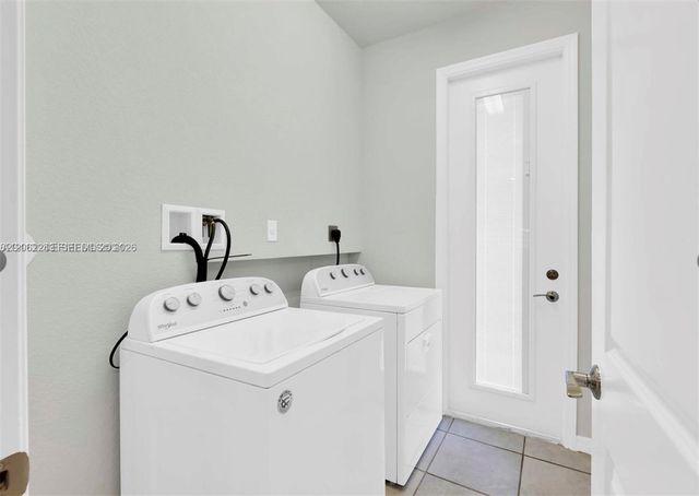 1240 Eucalyptus Dr 2, Hollywood, FL 33021
