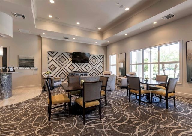 1240 Eucalyptus Dr 2, Hollywood, FL 33021