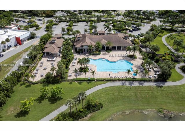 1240 Eucalyptus Dr 2, Hollywood, FL 33021