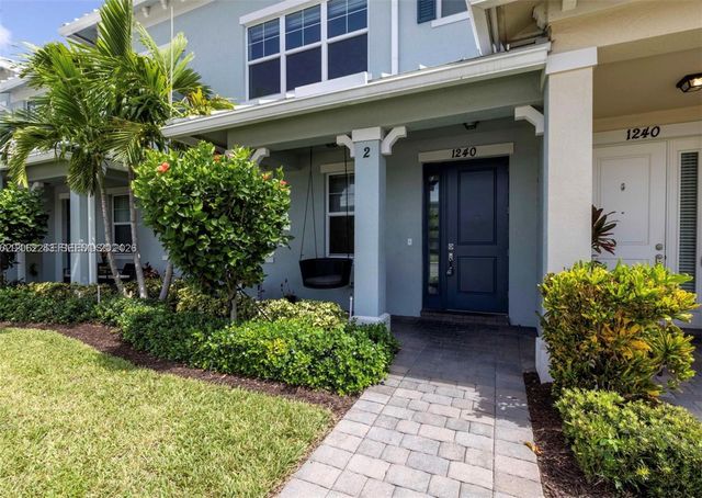 1240 Eucalyptus Dr 2, Hollywood, FL 33021