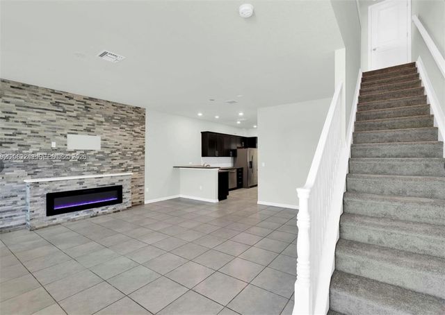 1240 Eucalyptus Dr 2, Hollywood, FL 33021