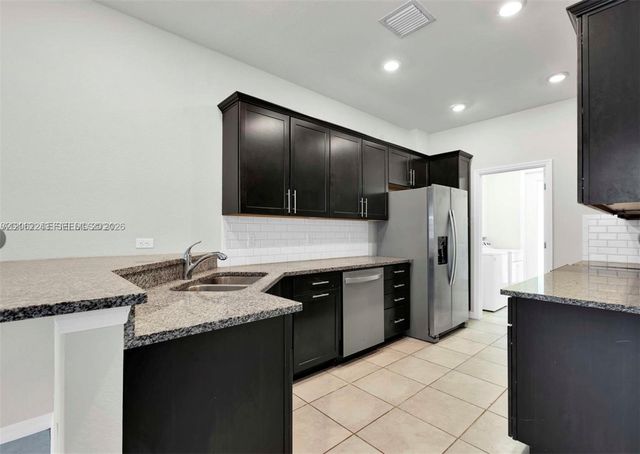 1240 Eucalyptus Dr 2, Hollywood, FL 33021