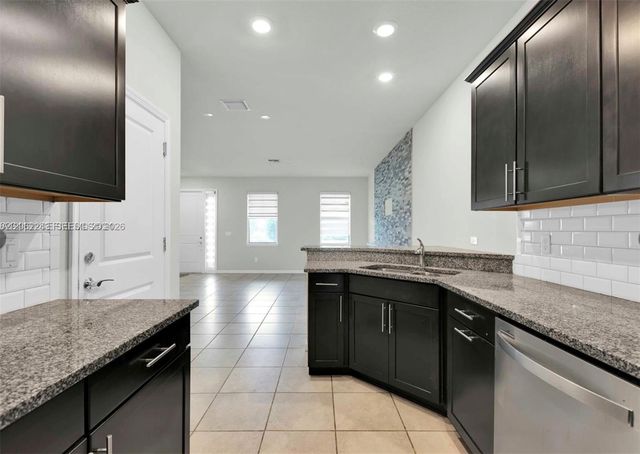1240 Eucalyptus Dr 2, Hollywood, FL 33021