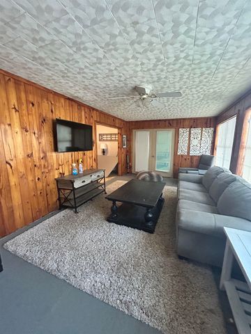 17458 S County Road 4256, Henderson, TX 75654