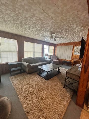 17458 S County Road 4256, Henderson, TX 75654