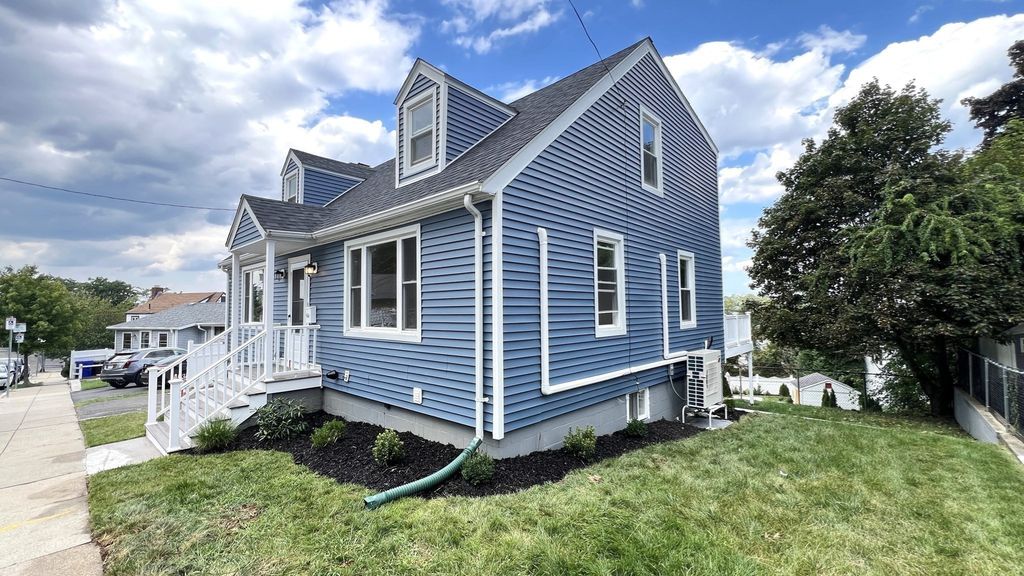 9 Crestway Rd, Boston, MA 02128