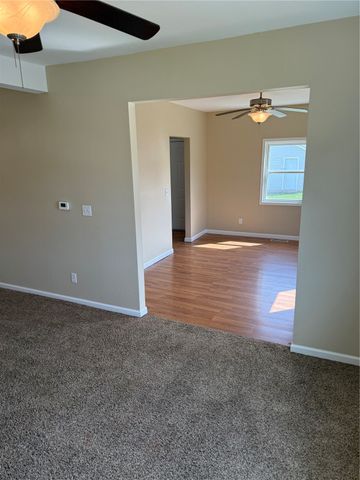 927 F Avenue NW, Cedar Rapids, IA 52405