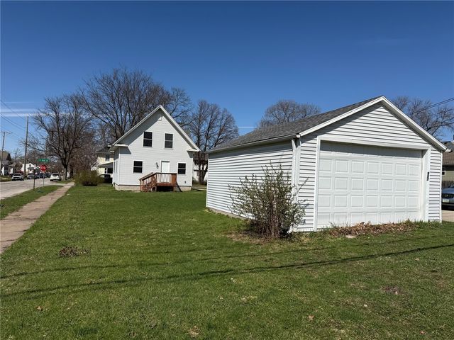 927 F Avenue NW, Cedar Rapids, IA 52405