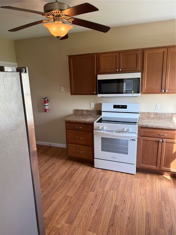 927 F Avenue NW, Cedar Rapids, IA 52405
