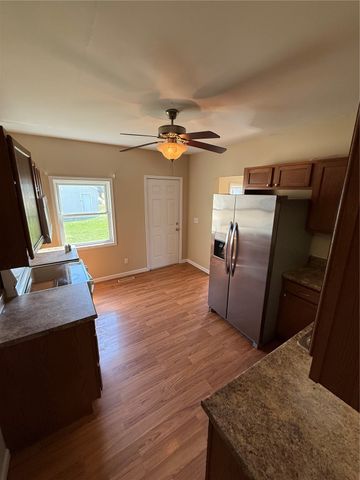 927 F Avenue NW, Cedar Rapids, IA 52405