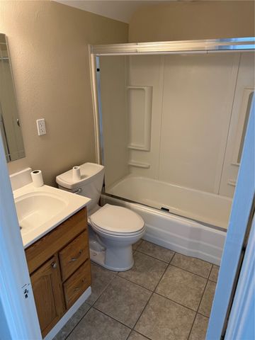 927 F Avenue NW, Cedar Rapids, IA 52405