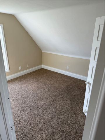 927 F Avenue NW, Cedar Rapids, IA 52405