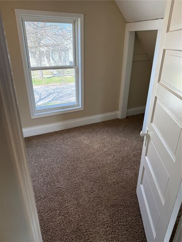 927 F Avenue NW, Cedar Rapids, IA 52405
