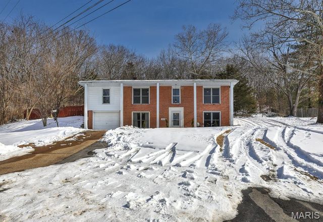 3200 Crosswinds Court, High Ridge, MO 63049