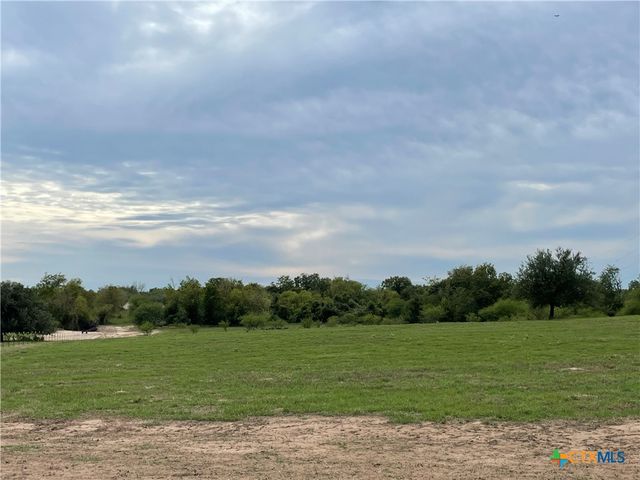 573 Robinhood Rd., Victoria, TX 77905