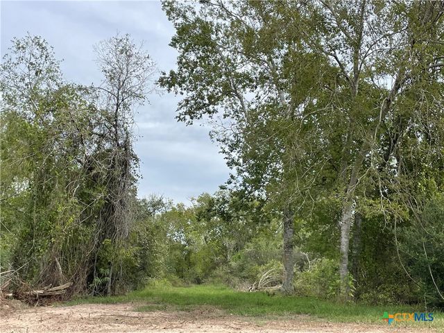 573 Robinhood Rd., Victoria, TX 77905