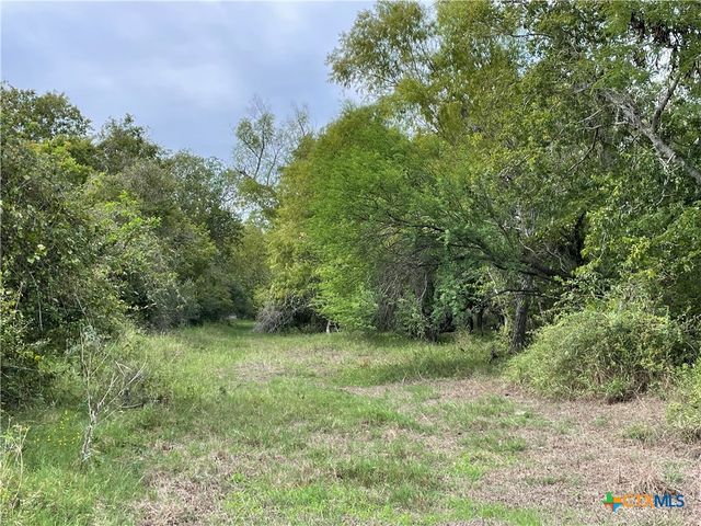 573 Robinhood Rd., Victoria, TX 77905