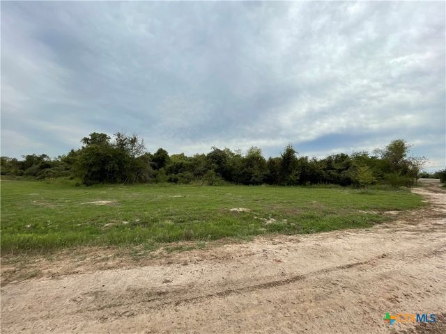 573 Robinhood Rd., Victoria, TX 77905