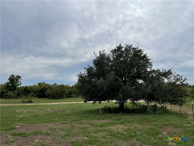 573 Robinhood Rd., Victoria, TX 77905