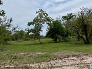 573 Robinhood Rd., Victoria, TX 77905