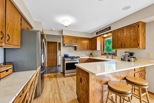 16515 W Melody DRIVE, New Berlin, WI 53151