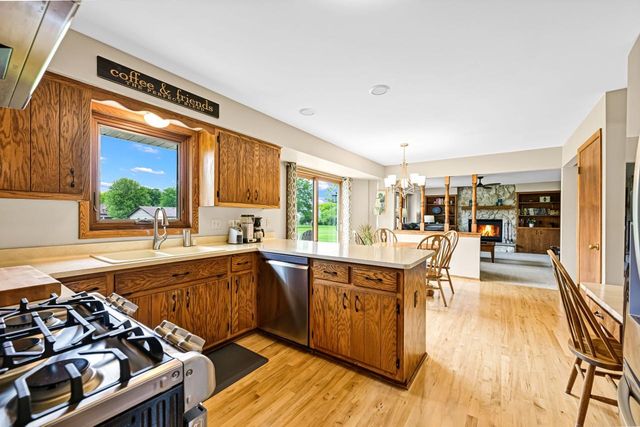 16515 W Melody DRIVE, New Berlin, WI 53151
