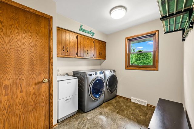 16515 W Melody DRIVE, New Berlin, WI 53151