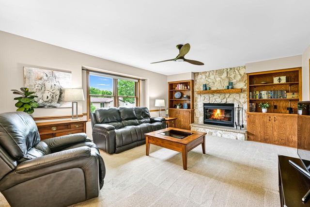16515 W Melody DRIVE, New Berlin, WI 53151