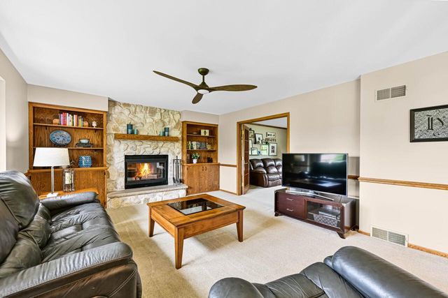 16515 W Melody DRIVE, New Berlin, WI 53151