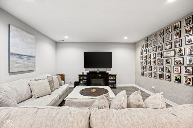 6021 Godello Circle, Zionsville, IN 46077