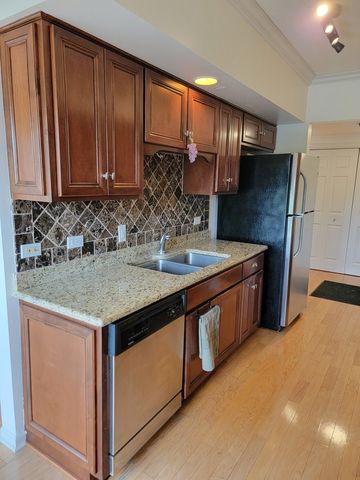 49 Old Frankfort Way 210, Frankfort, IL 60423
