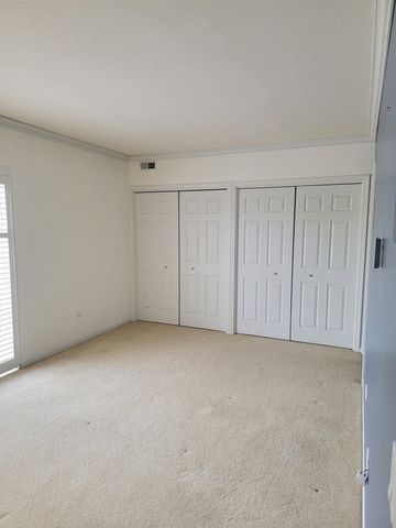 49 Old Frankfort Way 210, Frankfort, IL 60423