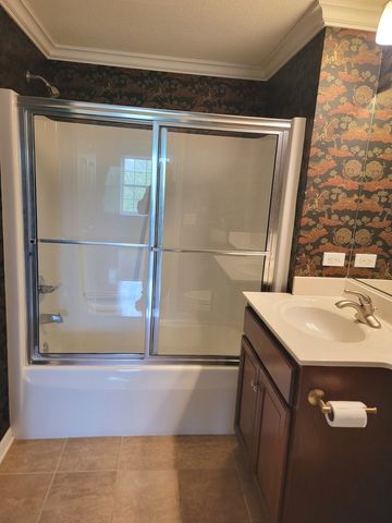 49 Old Frankfort Way 210, Frankfort, IL 60423