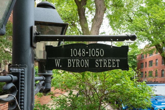 1048 W Byron Street 1E, Chicago, IL 60613