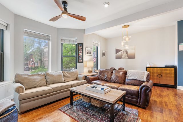 1048 W Byron Street 1E, Chicago, IL 60613