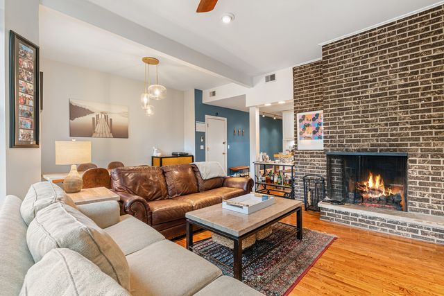 1048 W Byron Street 1E, Chicago, IL 60613