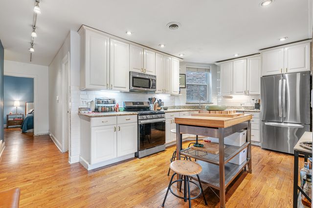 1048 W Byron Street 1E, Chicago, IL 60613