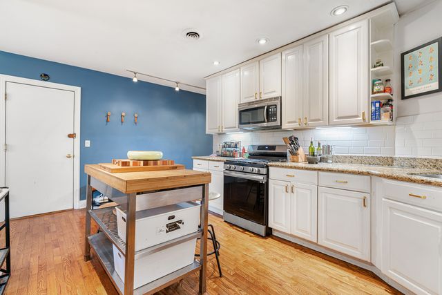 1048 W Byron Street 1E, Chicago, IL 60613
