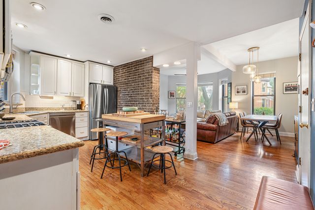 1048 W Byron Street 1E, Chicago, IL 60613