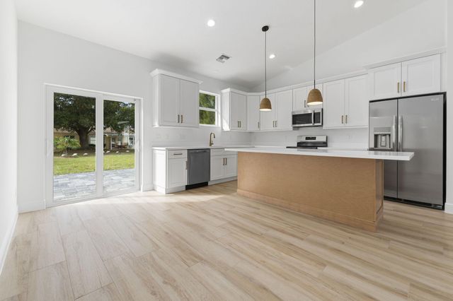 2612 SE Solana Lane, Port St Lucie, FL 34952