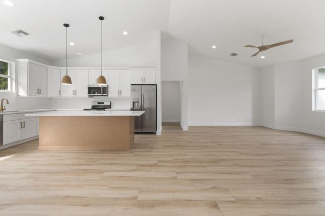 2612 SE Solana Lane, Port St Lucie, FL 34952