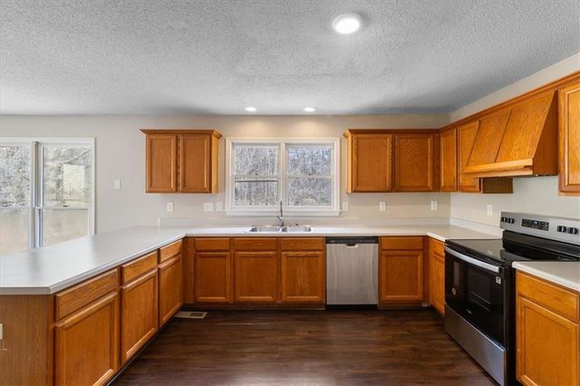 2096 Glenellen NW Drive, Kennesaw, GA 30152