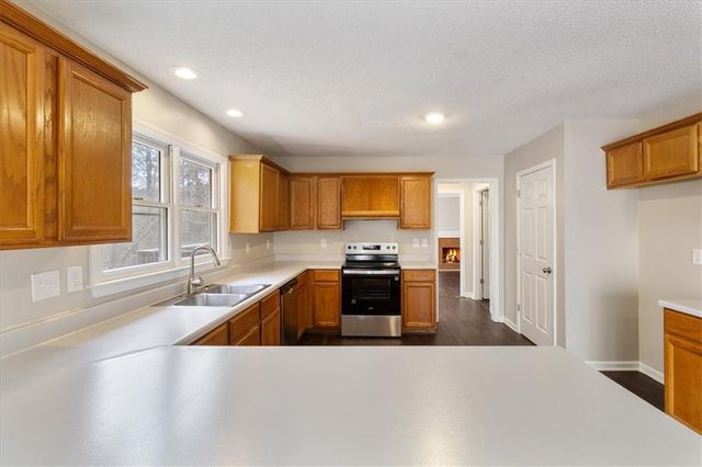 2096 Glenellen NW Drive, Kennesaw, GA 30152